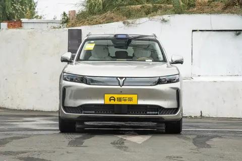 岚图 FREE + 后驱乾崑版实测：318km 纯电续航，停车超轻松