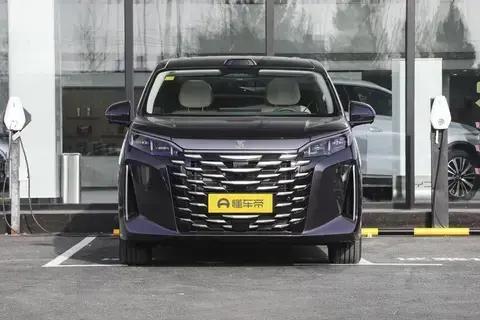 2026款比亚迪夏：家庭头等舱，防晕车+大冰箱+小桌板