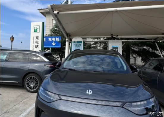 零跑 C11 1 万公里体验,家庭自驾游神器,空间舒适还能变床车