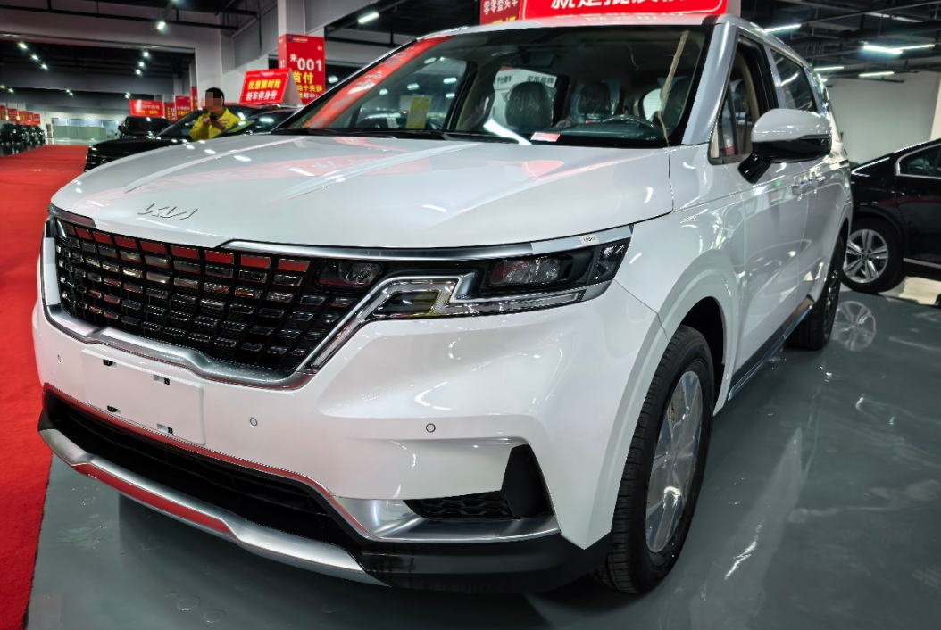 2.0T8AT,空间超过GL8!合资中大型MPV,仅售17.98万