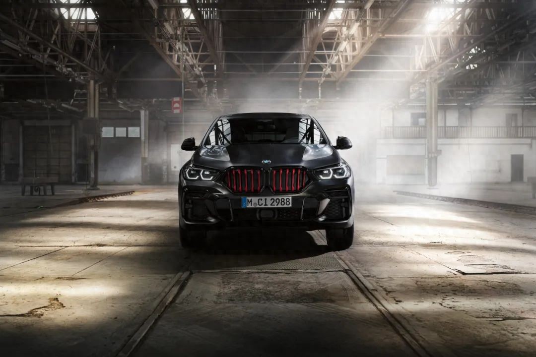 售价近100万的黑武士BMW X6,你喜欢它吗?