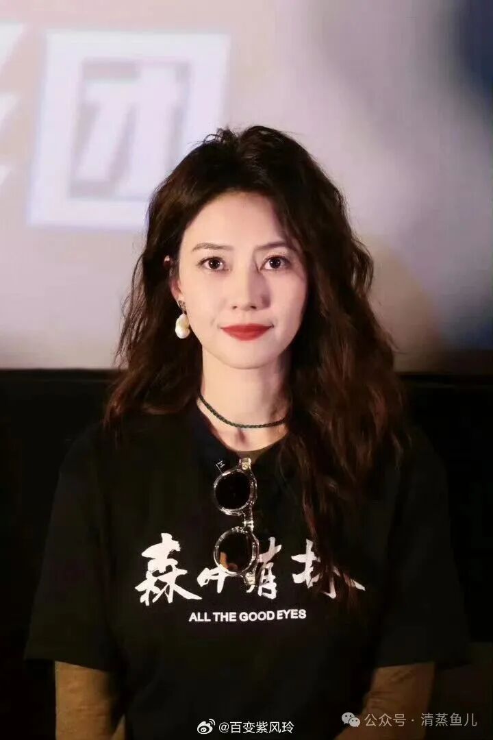 女神下凡!高圆圆沈阳摆摊卖辣白菜,为新片《森中有林》沉浸式路演