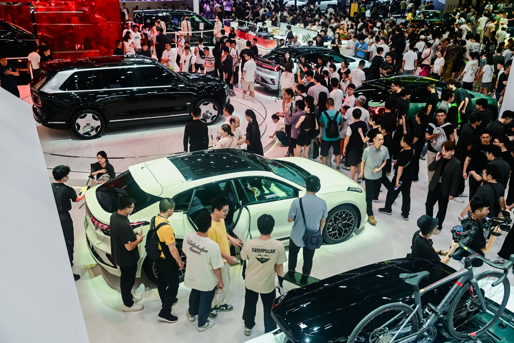 中国豪华车，为什么必须要看极氪9X、极氪009光辉典藏版 | BitAuto