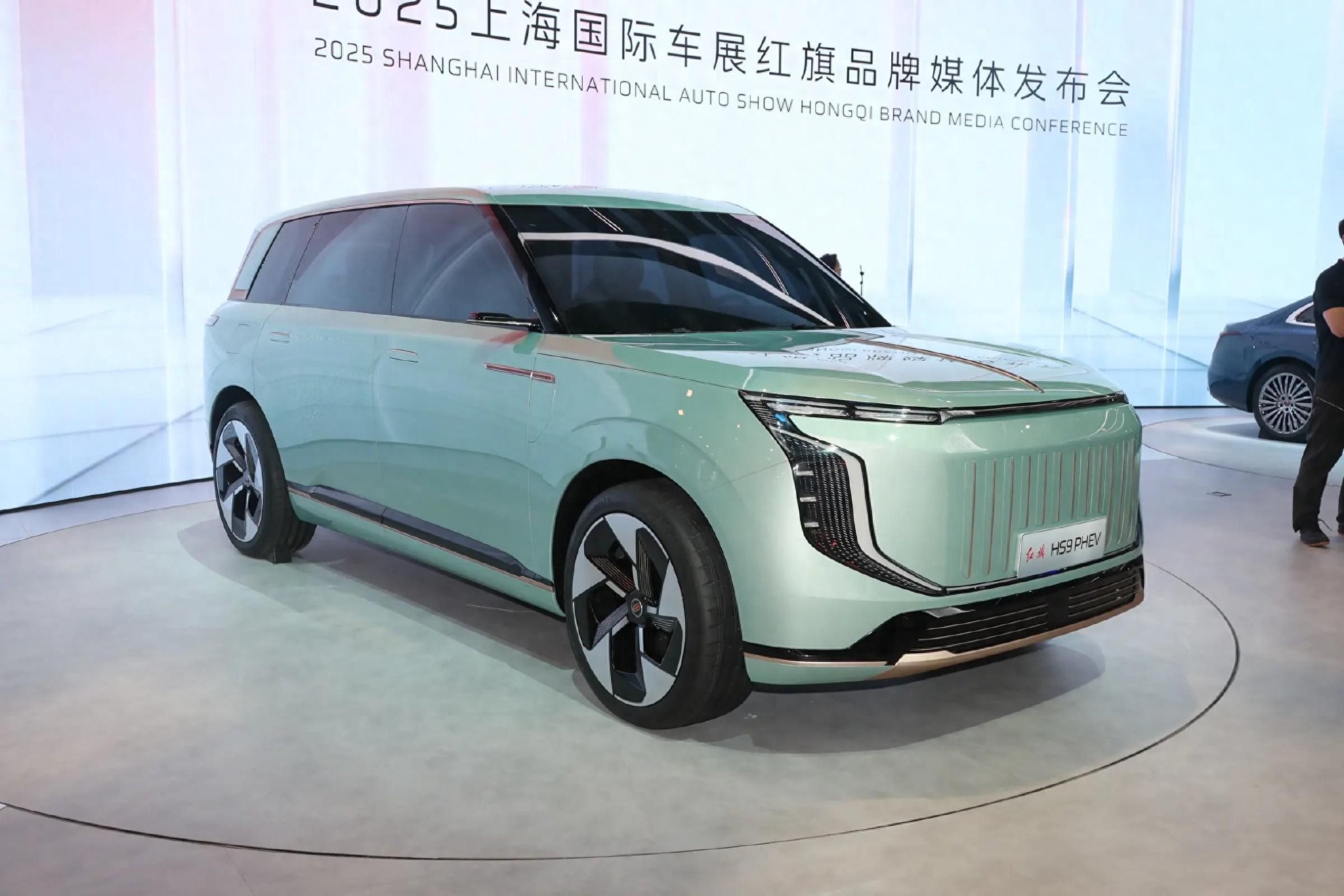 2025上海车展:红旗HS9 PHEV亮相,气场十足的大块头,配插电混动