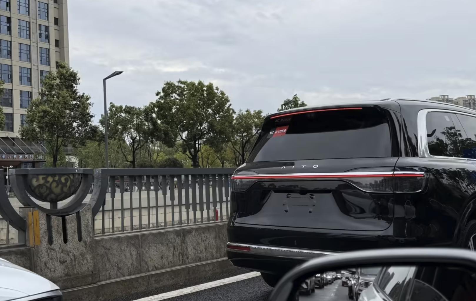 新款问界M9登场：补齐短板后能否稳守50万级销冠宝座？ - 36氪