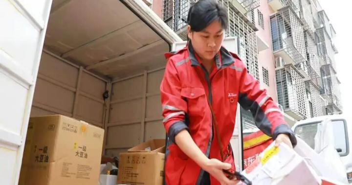 北湖区伍小红：快递界的“花木兰”