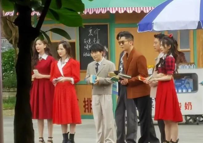 《跑男10》首期路透，躲过了蔡徐坤的生图，却被白鹿惊艳到了