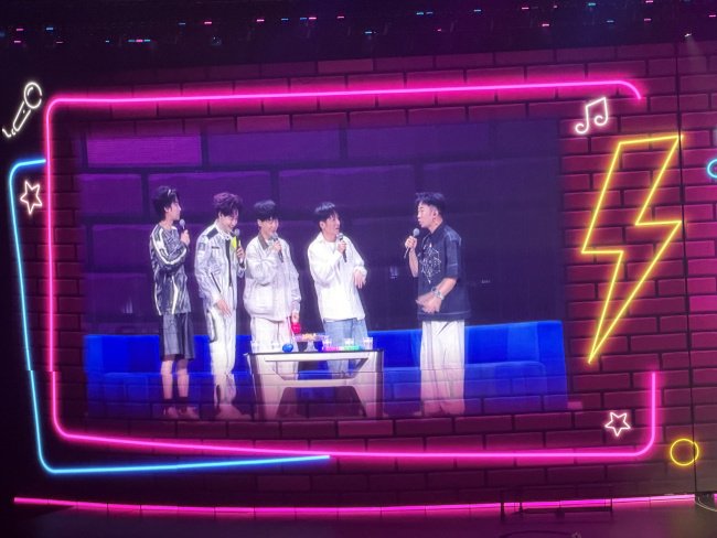 谢娜请儿时偶像林志颖当嘉宾 演唱会星光熠熠_娱乐频道