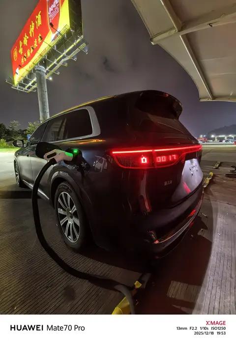 当你把方向盘交给机器，它会带你躲开多少暗箭？问界智驾体验报告
