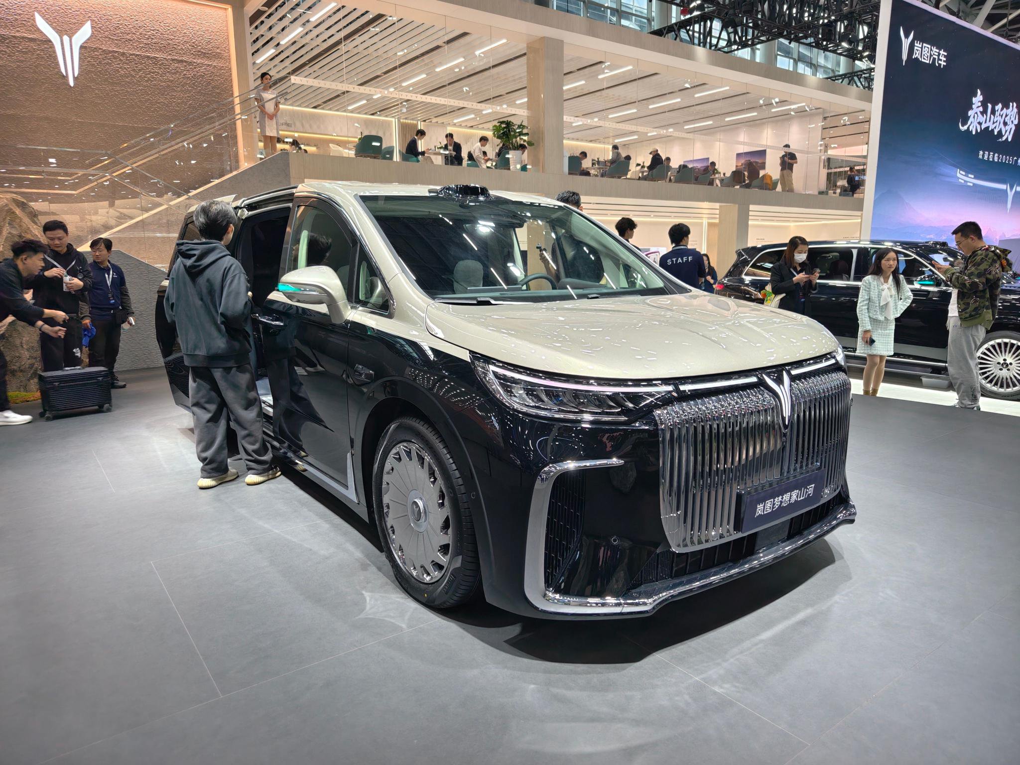 2025广州车展 岚图梦想家山河上市70.99 万 | BitAuto