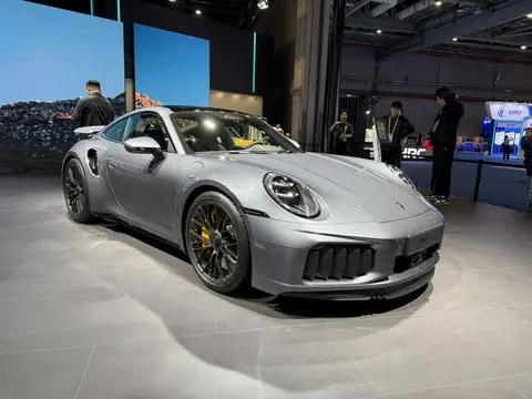 新车搭混动系统/“零百”2.5秒,新款保时捷911 Turbo S国内亮相