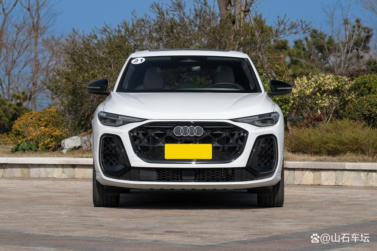 奥迪也“挺不住”了,Q5L降价6.4万,配2.0T+四驱,油耗7.77L