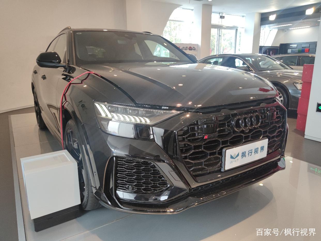 与兰博基尼Urus相似度达到70%?预售价147万起,奥迪新RS Q8实拍