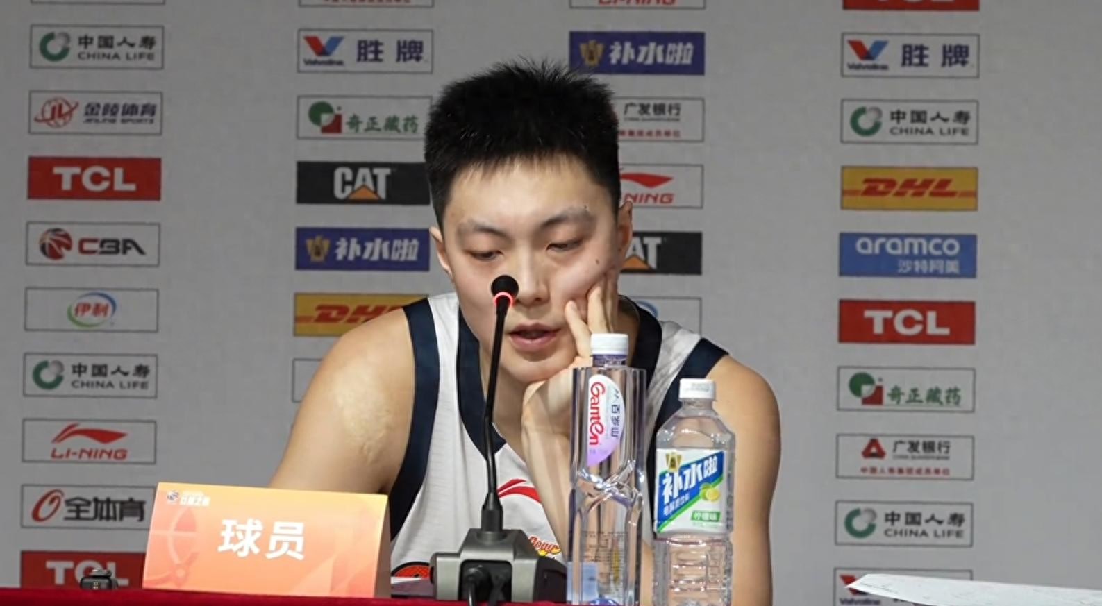 胡明轩清白落地！徐昕或将被买断，CBA乱象何时终结？