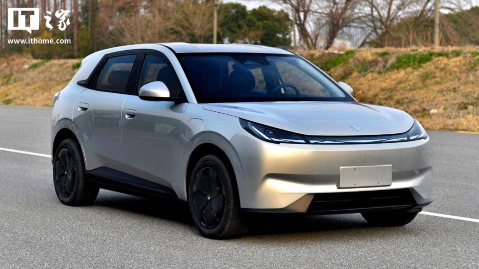 极狐 T1 申报:定位小型 SUV,将于 2025 上海车展亮相