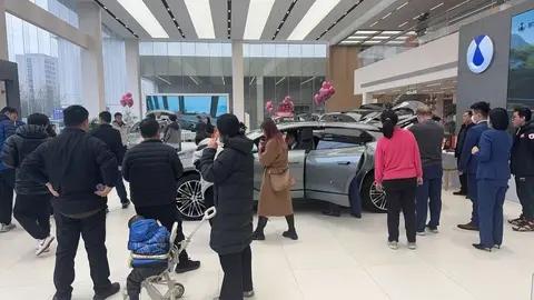 首推闪充旗舰型，纯电续航1036km全球第一，全新腾势Z9GT购买指南