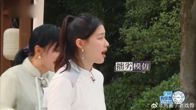 蔡徐坤湿身诱惑 现场撩头发帅翻全场，金靖瞬间沦陷！