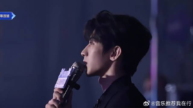 刘雨昕C位压力倍增，蔡徐坤一句：我陪你一起扛，太戳心