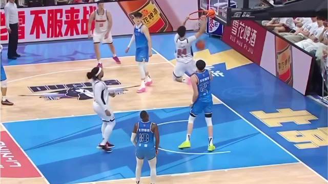 广东男篮三分乏力难破北京防守，杜锋点出空位命中率问题