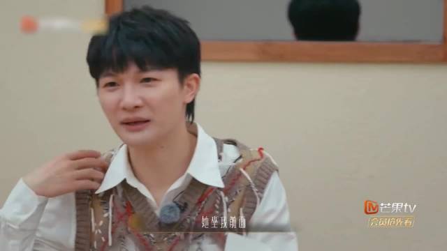 周深讲述飞机上没认出杨超越，现场模仿她，看完直呼太像了丨声生
