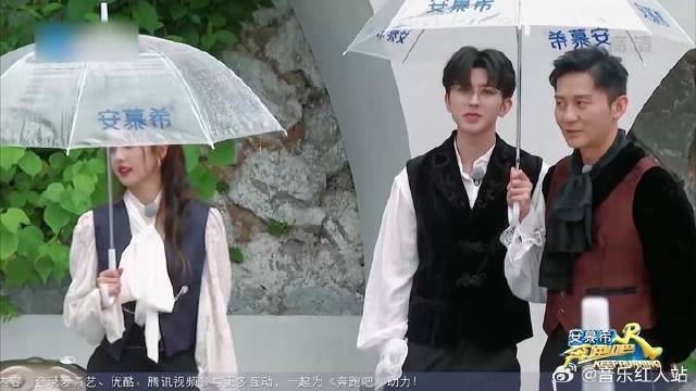 这是啥情况，杨颖跟白鹿讲话，不料白鹿直接就无视杨颖！