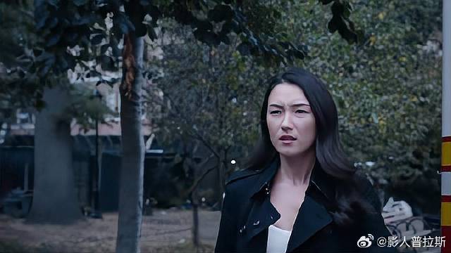 女警官怒斥警员没用，下秒一看到尸体，吐的更惨