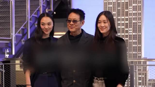 李连杰携两女帝国大厦点灯，纽约签售会粉丝热情高涨