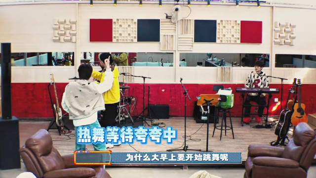 苏醒调侃张远热舞，老歌手日常引关注