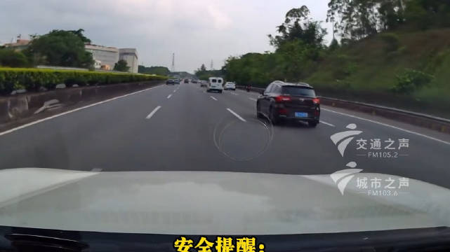视频车在高速正常行驶，车轮突然“离家出走”