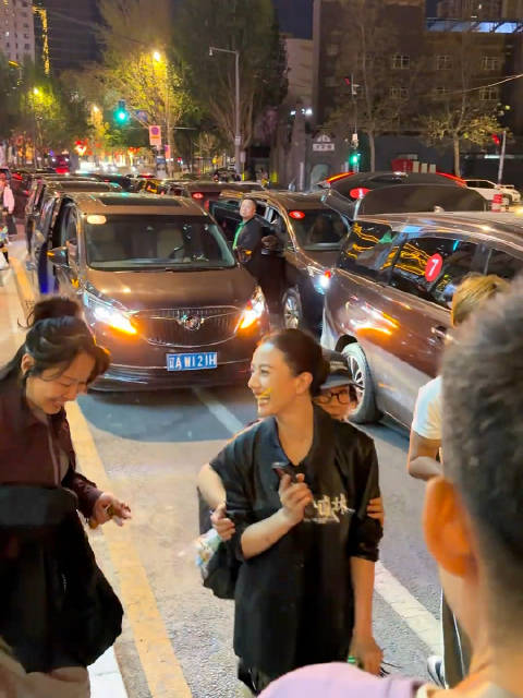 偶遇高圆圆妈妈，她真的好漂亮好可爱