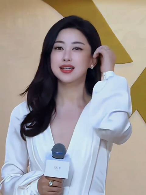 朱珠外形演技兼备却难接优质剧本