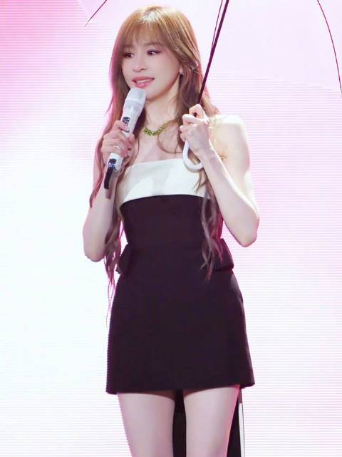 毫无疑问，王心凌！她的饭拍视频画质都没有糊的