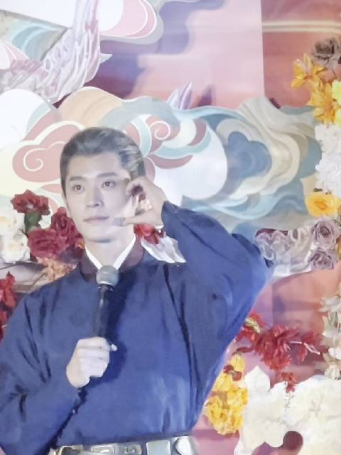 丞磊发文想念墨修尧引粉丝互动