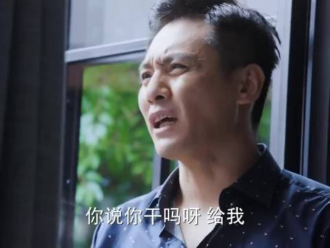 男子拒认亲生子遭反呛，旁观者称两人倔强如出一辙