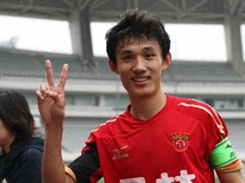 他上赛季还在中甲踢球！如今却逆袭成上港首发，未来可接班李帅