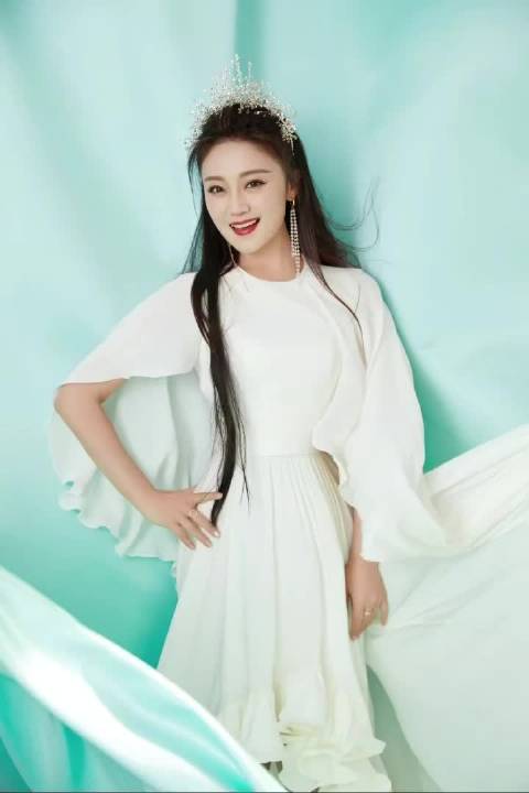 玖月奇迹王小玮新歌《英雄》戛纳首秀震撼全场