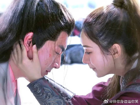 你俩就继续嘴硬的在背后默默付出吧
