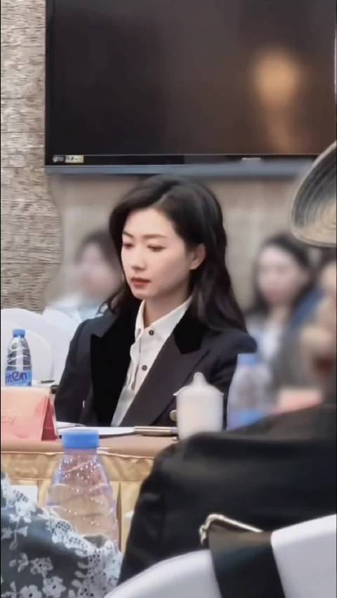 长发茜万茜