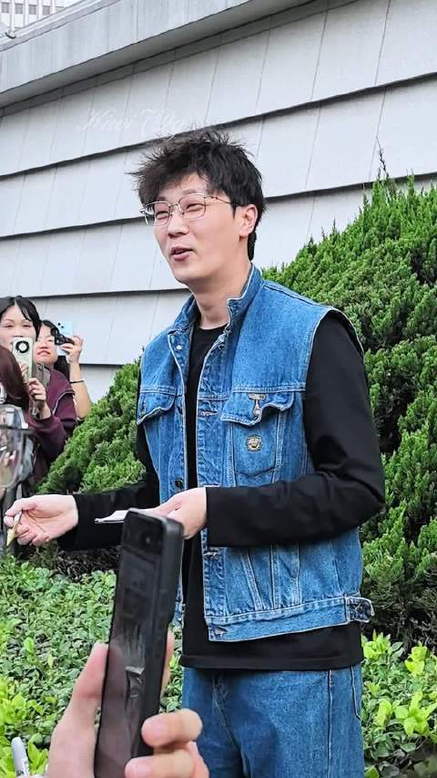 明磊解释为什么要戴口罩&全方位展示下颌线