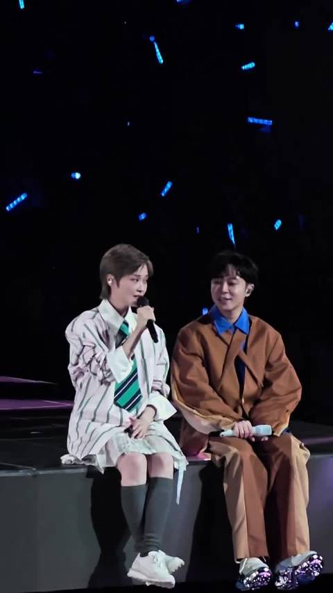 春雨里，风轻舞……李宇春上海演唱会 李宇春皇后与梦想演唱会