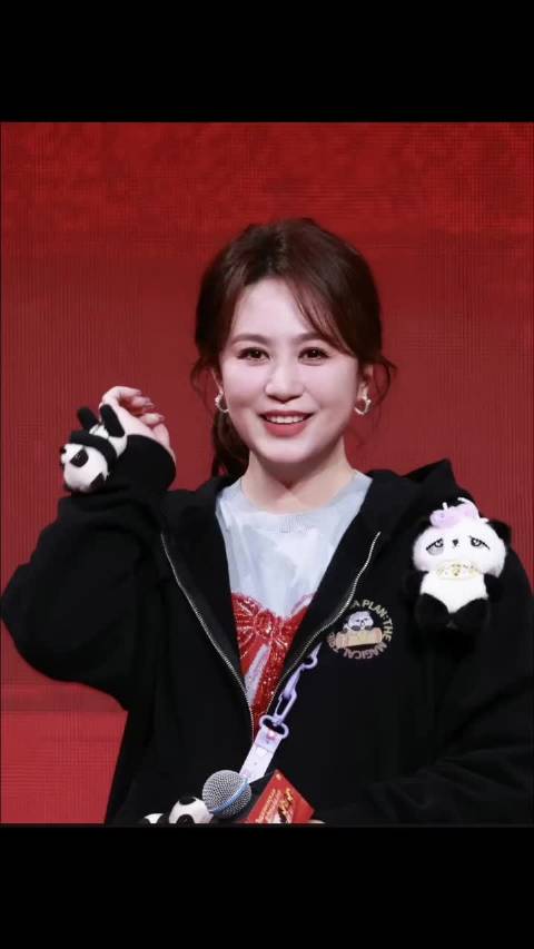 演员马丽获赞爽朗治愈气质亲和