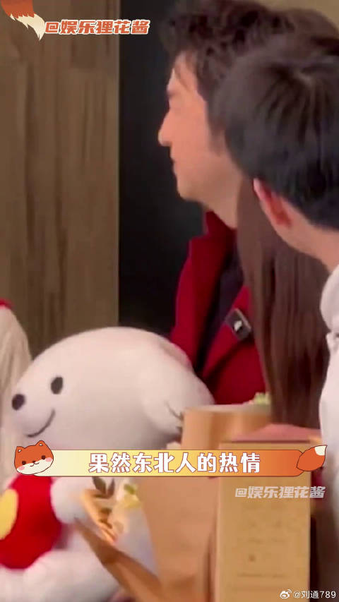 雷佳音再现东北走亲戚社交逻辑，与粉丝热聊引共鸣