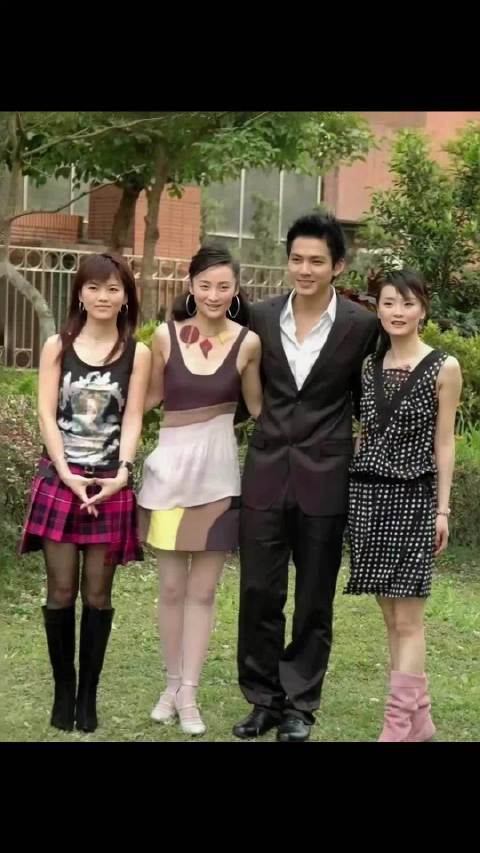 李湘蒋勤勤钟汉良王艳2002年合影曝光
