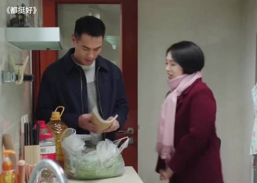 “一个月买菜居然花了四千块，女儿直接撵走黑心保姆”