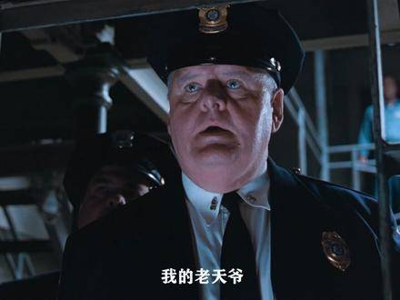 典狱长熟稔《圣经》字句，却未曾掂量过它沉甸甸的分量