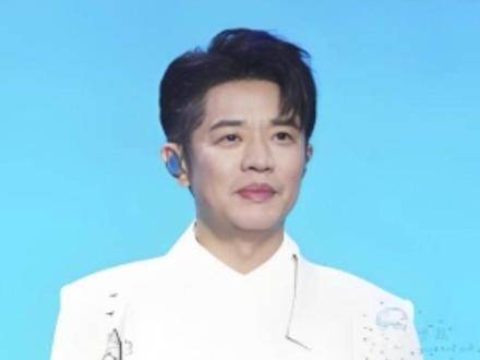 曾毅的另一半李娜，气质卓然，生活静谧如诗，令人心生向往！