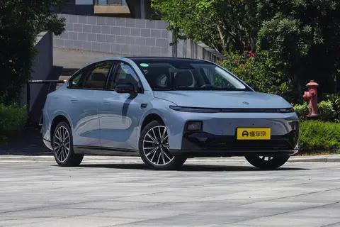 零跑B01 650悦享版为何是品价比之选:续航650km+后驱+爆胎稳定!