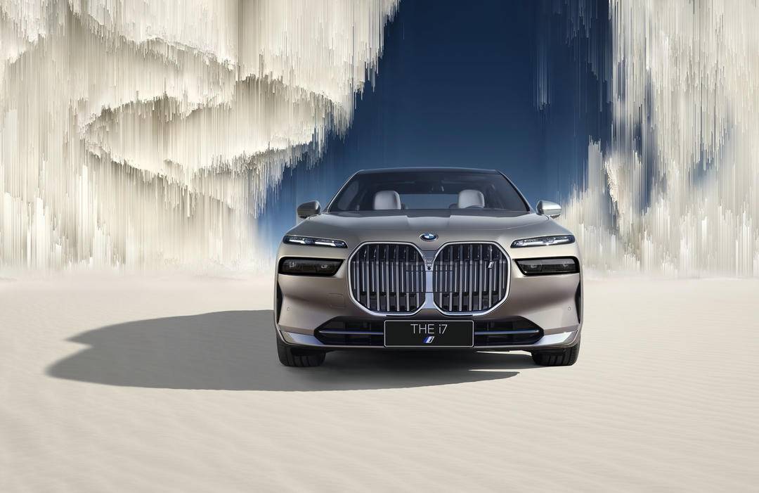 “电动时代的旗舰”来了!100万元起售,创新纯电动BMW i7满电上市
