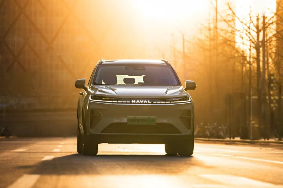 12万买四驱SUV,油耗仅5.3L,标配外放电,夏日就要撒野!