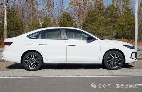 全新大众全新朗逸Pro上市,两种车头造型,搭载1.5L_1.5T两种动力可选!